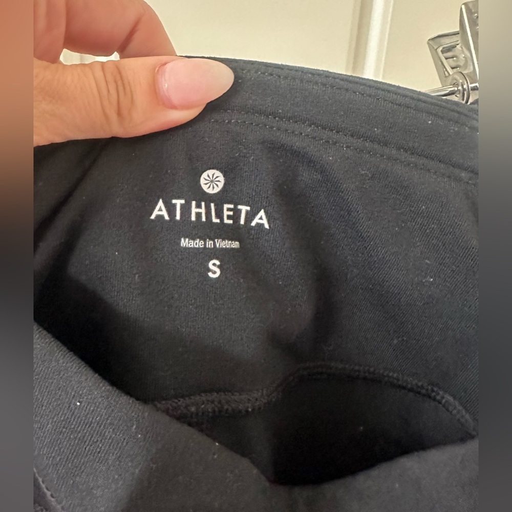 Athleta Black High-Waisted Workout Leggings w/ Pockets - Picture 3 of 3